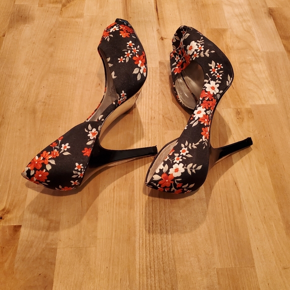 Jessica Simpson Heels - Picture 5 of 5